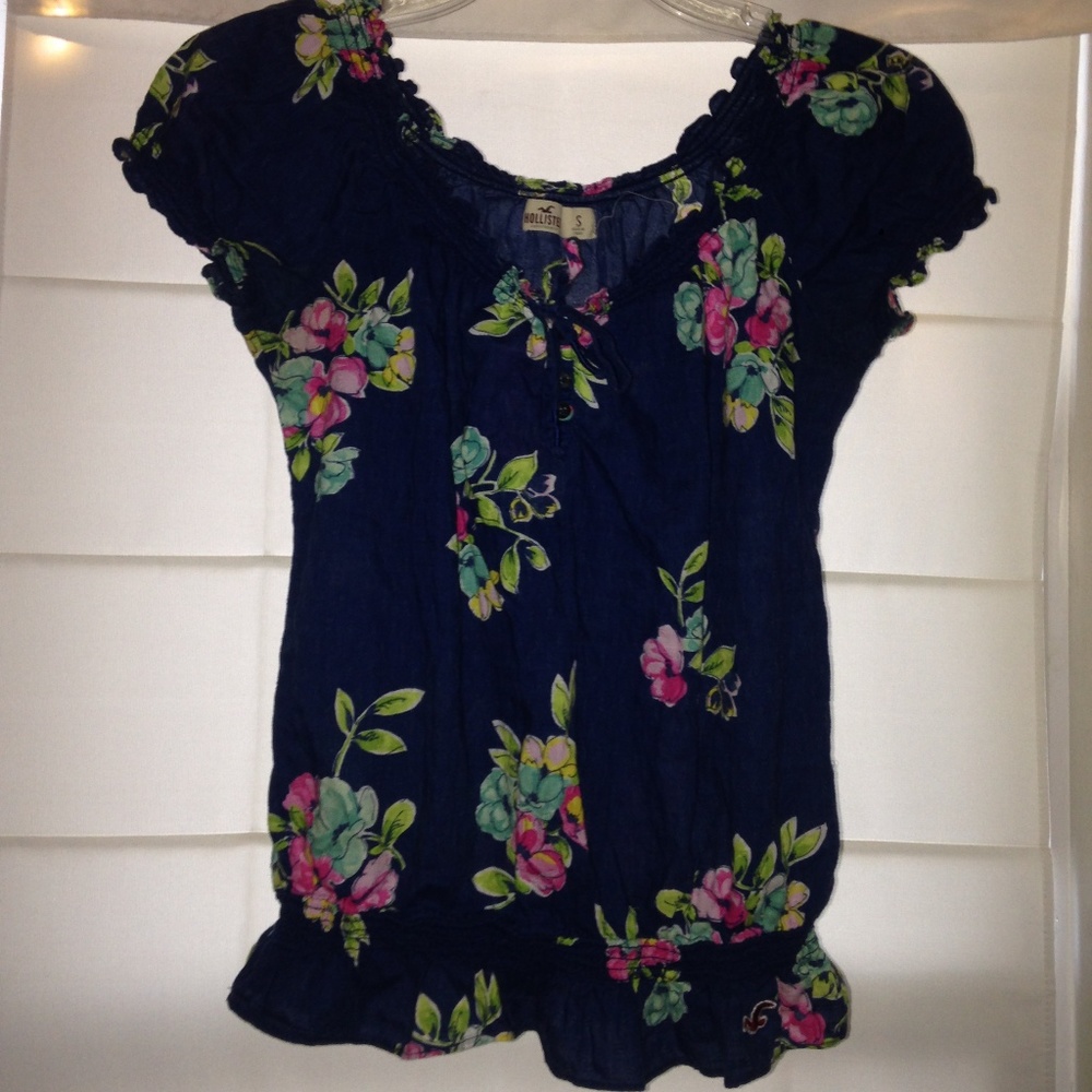 Hollister Floral Top!! - Picture 3 of 4